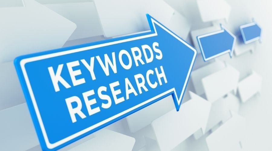 Flecha azul con el texto keywords research